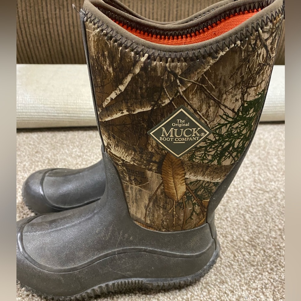 Boys size 3 camouflage Muck boots
